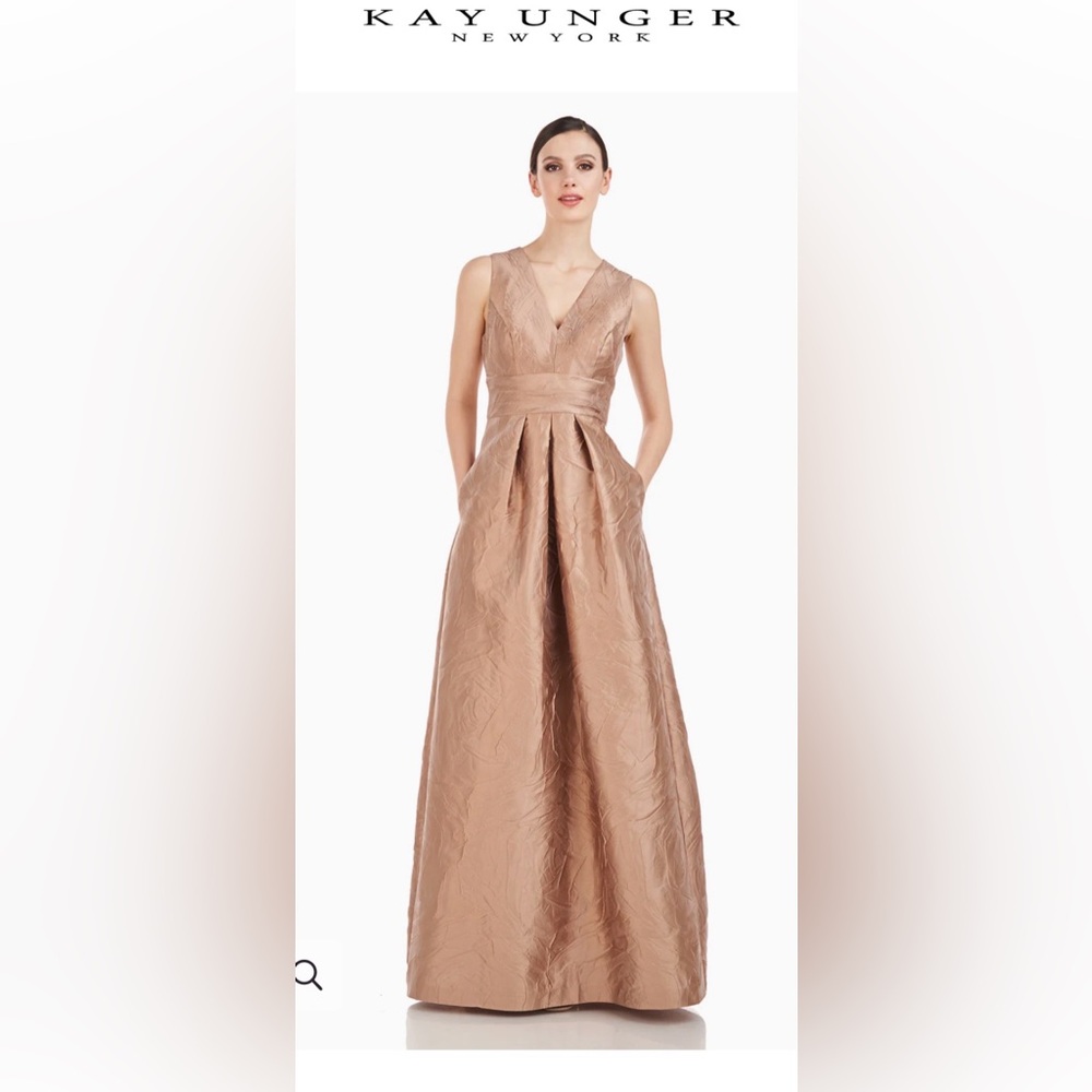Kay Unger Mariah Maxi Gown in champagne with V-Neck size 14 NWT